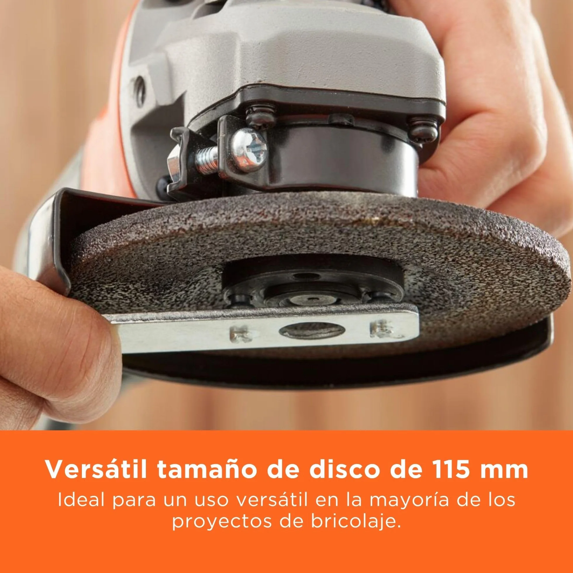 BLACK+DECKER Amoladora angular compacta con cable de 15mm 710W, BEG010-QS,