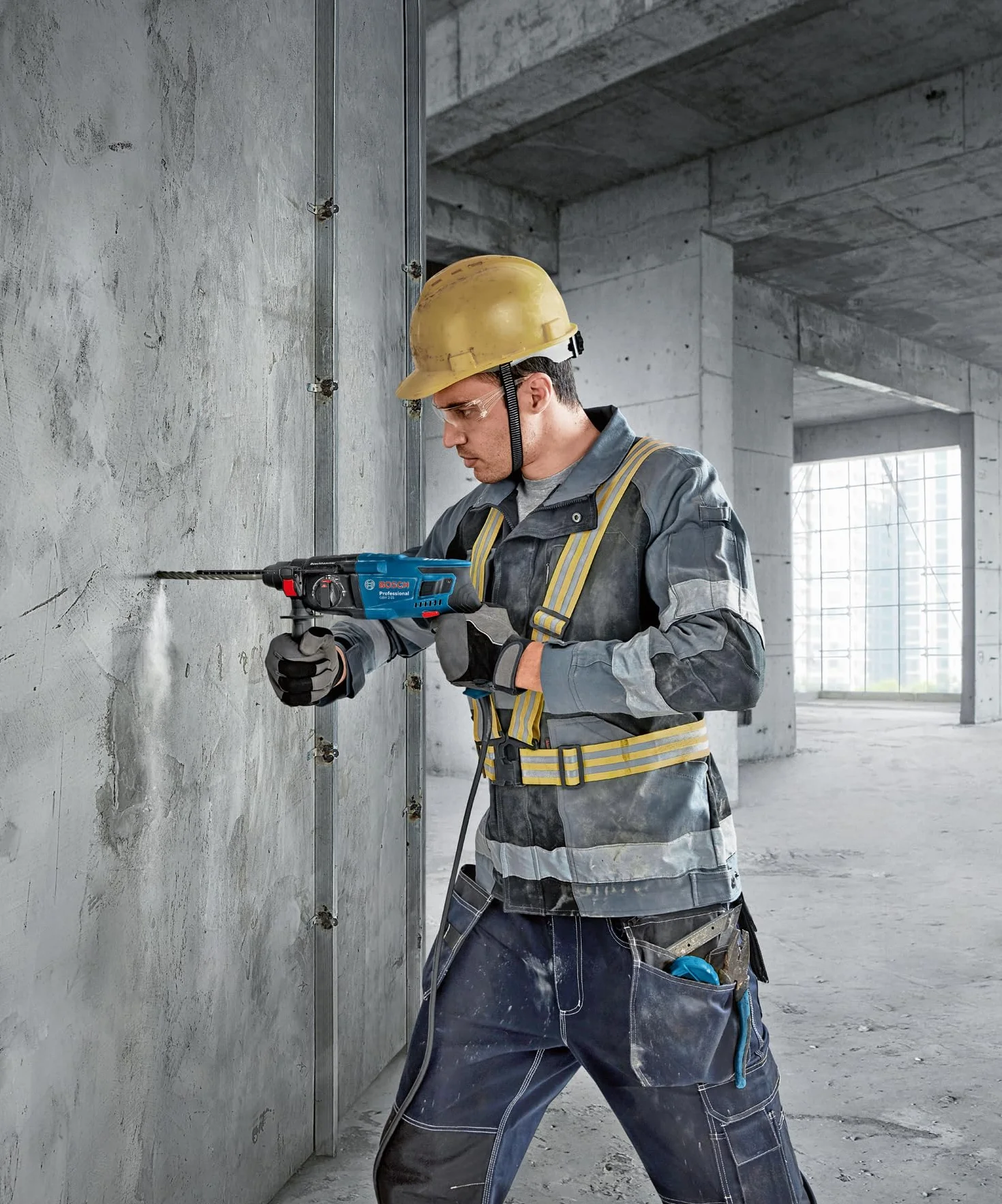 Bosch Professional martillo perforador GBH 2-21 (con SDS plus, incl. empuñadura auxiliar, paño para la máquina, profundidad retráctil, maletín)