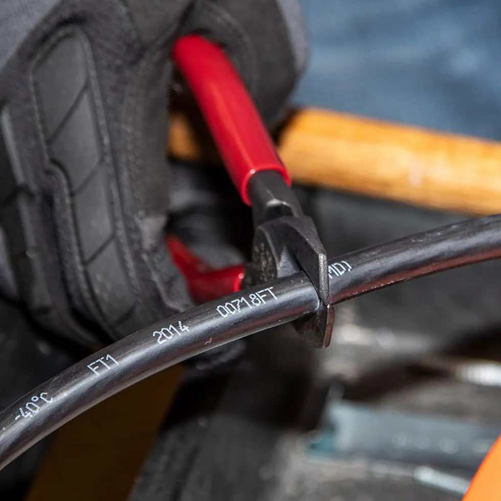 Klein Tools 63215 - Cortacables, fabricado en Estados Unidos, compacto, alto apalancamiento, forjado de acero fabricado en Estados Unidos, ideal para cortar cables de aluminio y cobre