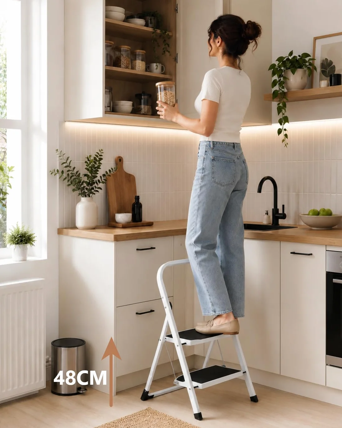 Escalera Plegable de Metal Domestica, Taburete Plegable peldaño Extra Ancho y con Apoyabrazos Carga hasta 150 KG, (2p Blanca)