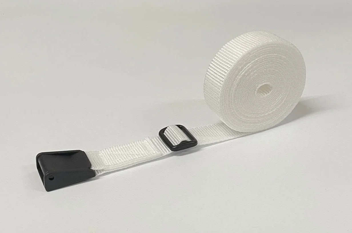 Correa de amarre con hebilla de leva con solapa de plástico, resistente, ajustable, 3 barras, equipaje de almacenamiento en correas de 25 mm (blanco, 2 metros)