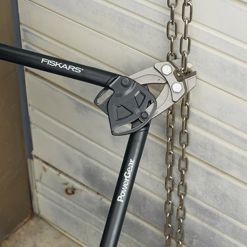 Fiskars PowerGear Bolt Cutter (24 Inch), Heavy Duty For Cutting Locks, Chains, and Fences, Soft Grip and Ergonomic Handles, Construction and Home Improvement Tools