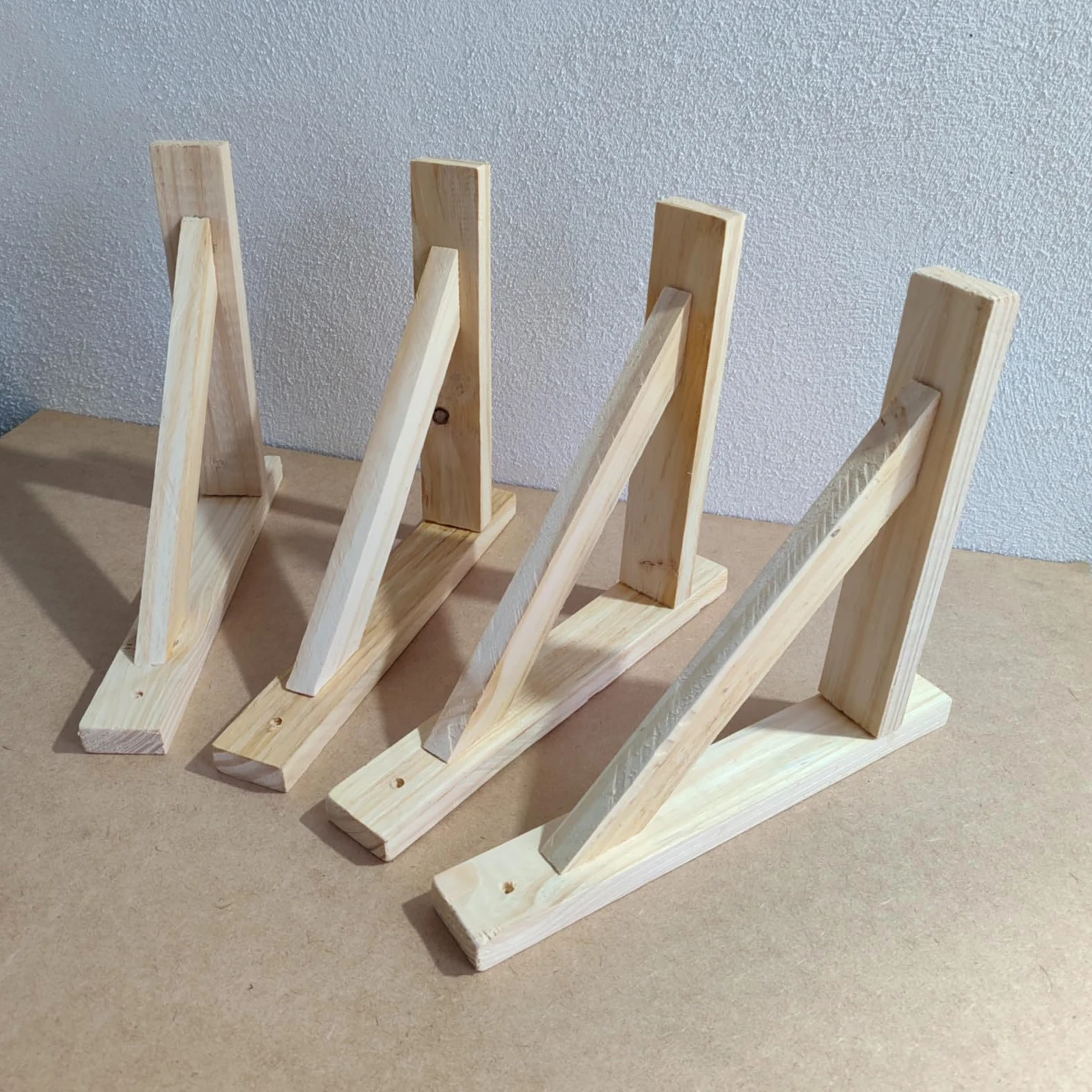 Soportes escuadras de Estante 4 unidades de Madera de Pino Aketemola | Estilo Natural para Baldas | Hechas a Mano | Fácil Instalación | 28x22 cm