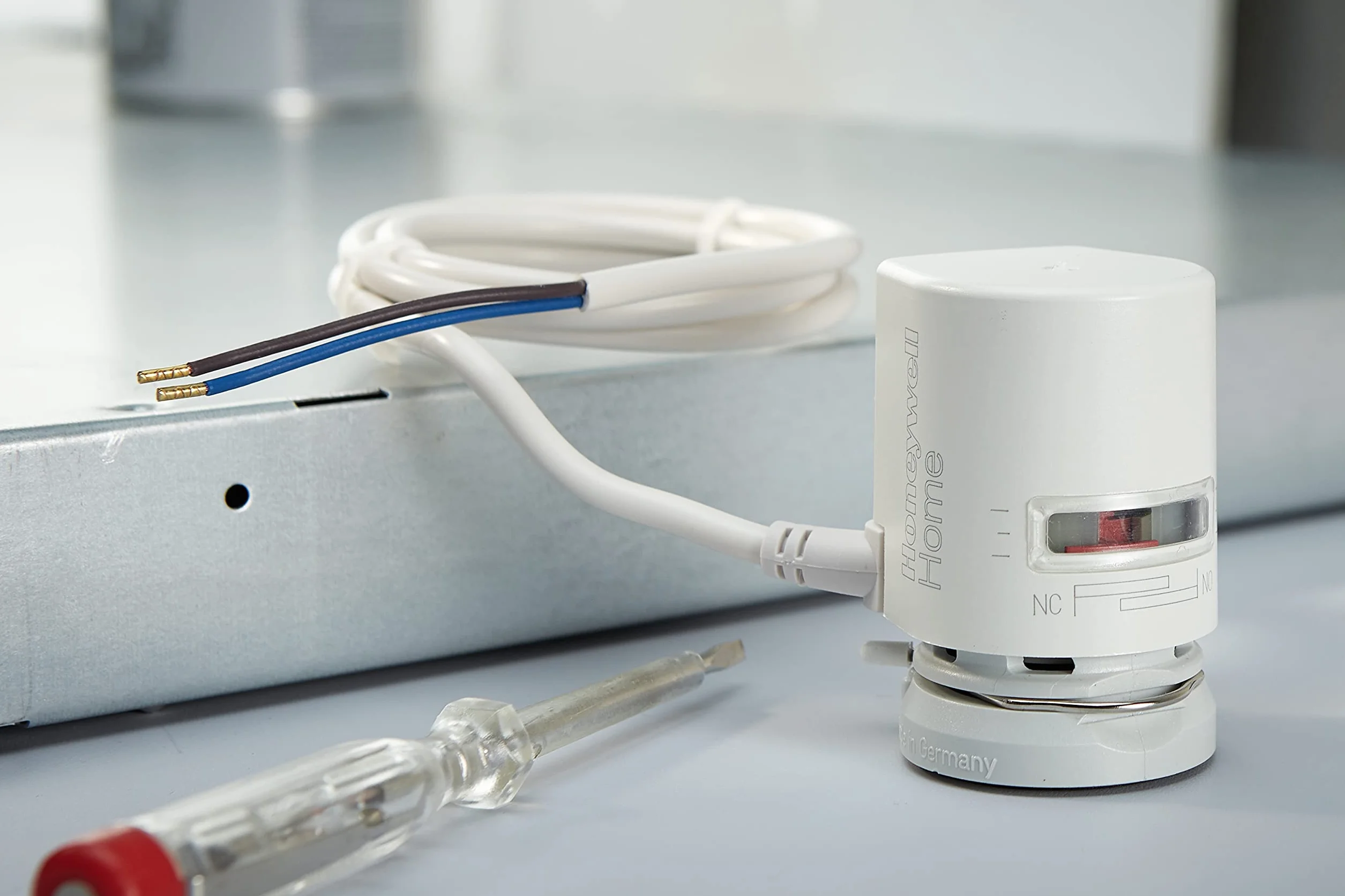 ACTUADOR ELECTROTÉRMICO 4 MM CARRERA NORMALMENTE CERRADO, 230 V - MT4-230-NC