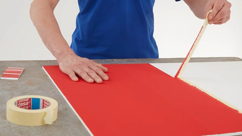 tesa Krepp 4323 Basic - Cinta de enmascarar (para trabajos de pintura ligeros en interiores, 50 m x 25 mm, 12 unidades), color beige claro