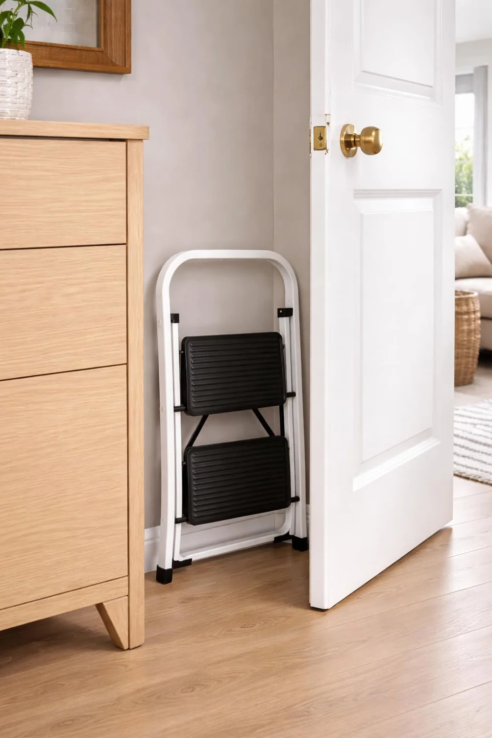 Escalera Plegable de Metal Domestica, Taburete Plegable peldaño Extra Ancho y con Apoyabrazos Carga hasta 150 KG, (2p Blanca)