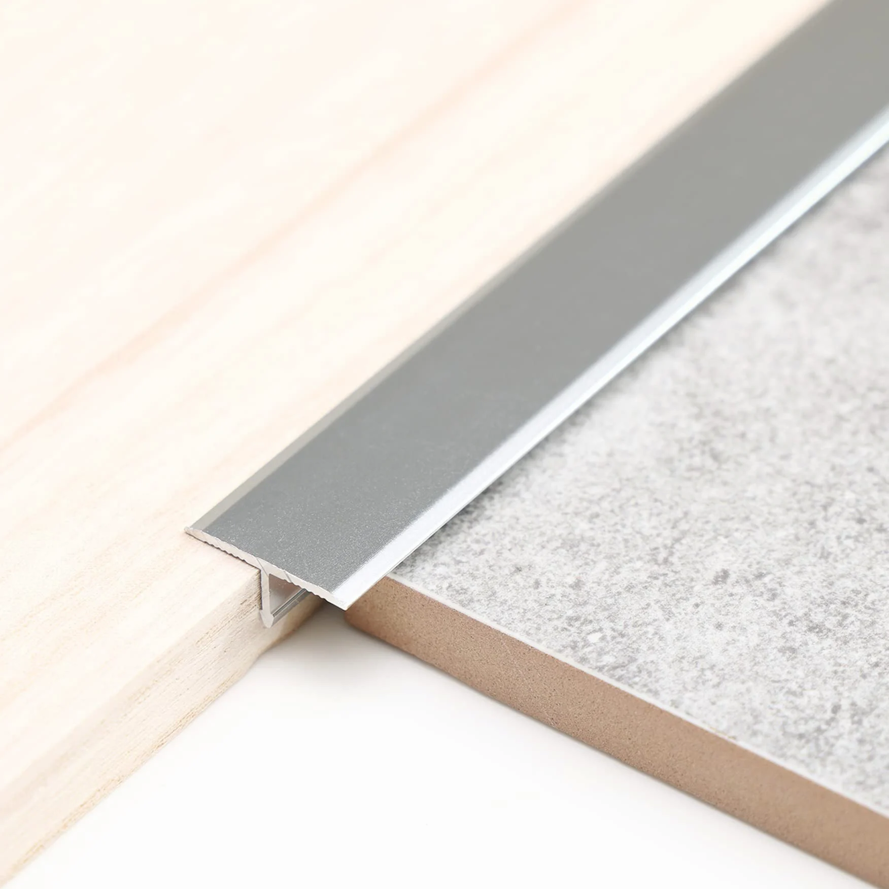 Trimold 3Pcs Moldura en T de Aluminio y Tiras de Transición para Suelo, Tira Divisora para Umbral de Puerta y Huecos de Suelo de Tarimas y Baldosas (0,9 m x 2 cm, Plateado Mate)