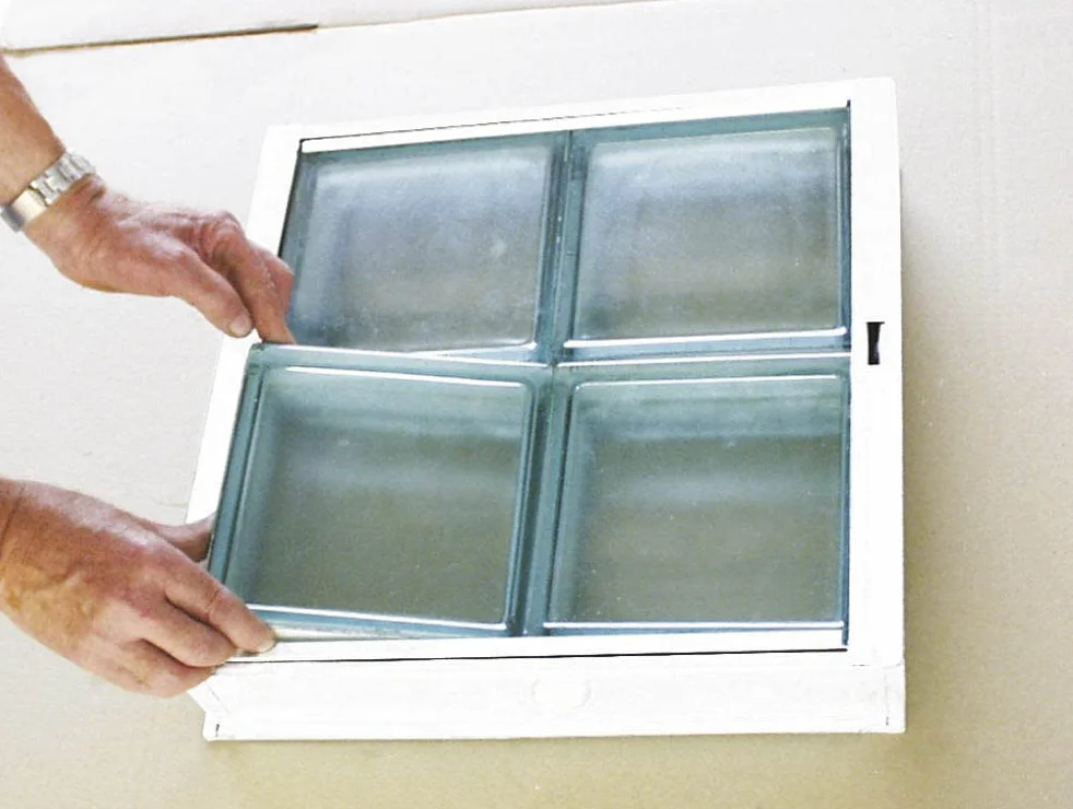Ventana/Marco abatible y basculante para 1 bloque de vidrio de cm 19x19x8 | Unidad de venta 1 Ventana por 1 bloque de vidrio