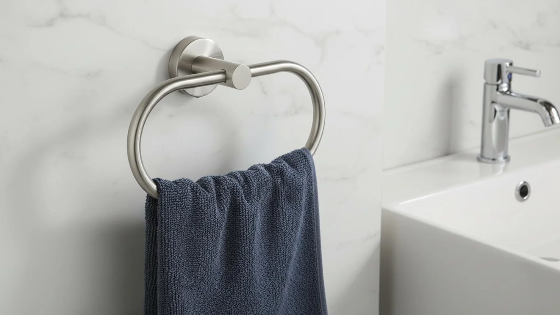 Toallero de Baño Perforado de Acero Inoxidable, Anillo de Toalla Níquel Cepillado para Pared, Accesorio Moderno