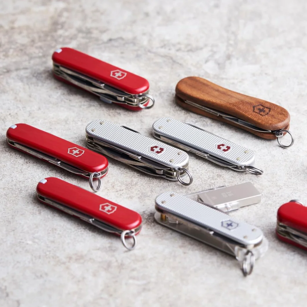 Victorinox V02300.26 Navaja Medio Taschenwerkzeug Alox Bantam, Alox Silber, Gris, M
