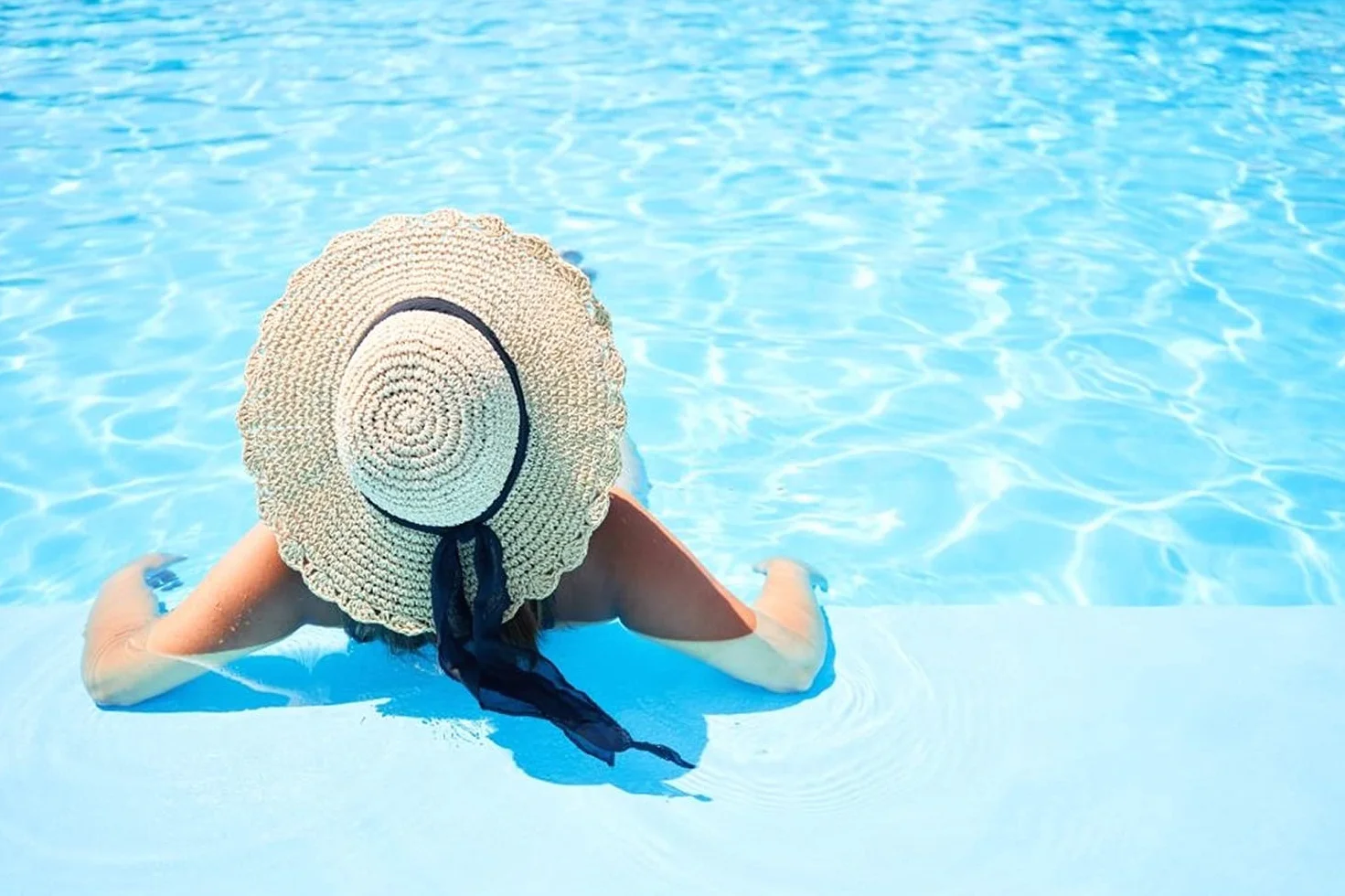 Pintura Durapool para Piscinas a Base de Agua - Color Azul - 4 Litros - Secado Rápido - Durabilidad al Contacto del Agua - Acabado Mate - Pintura de Piscinas - Duracolor