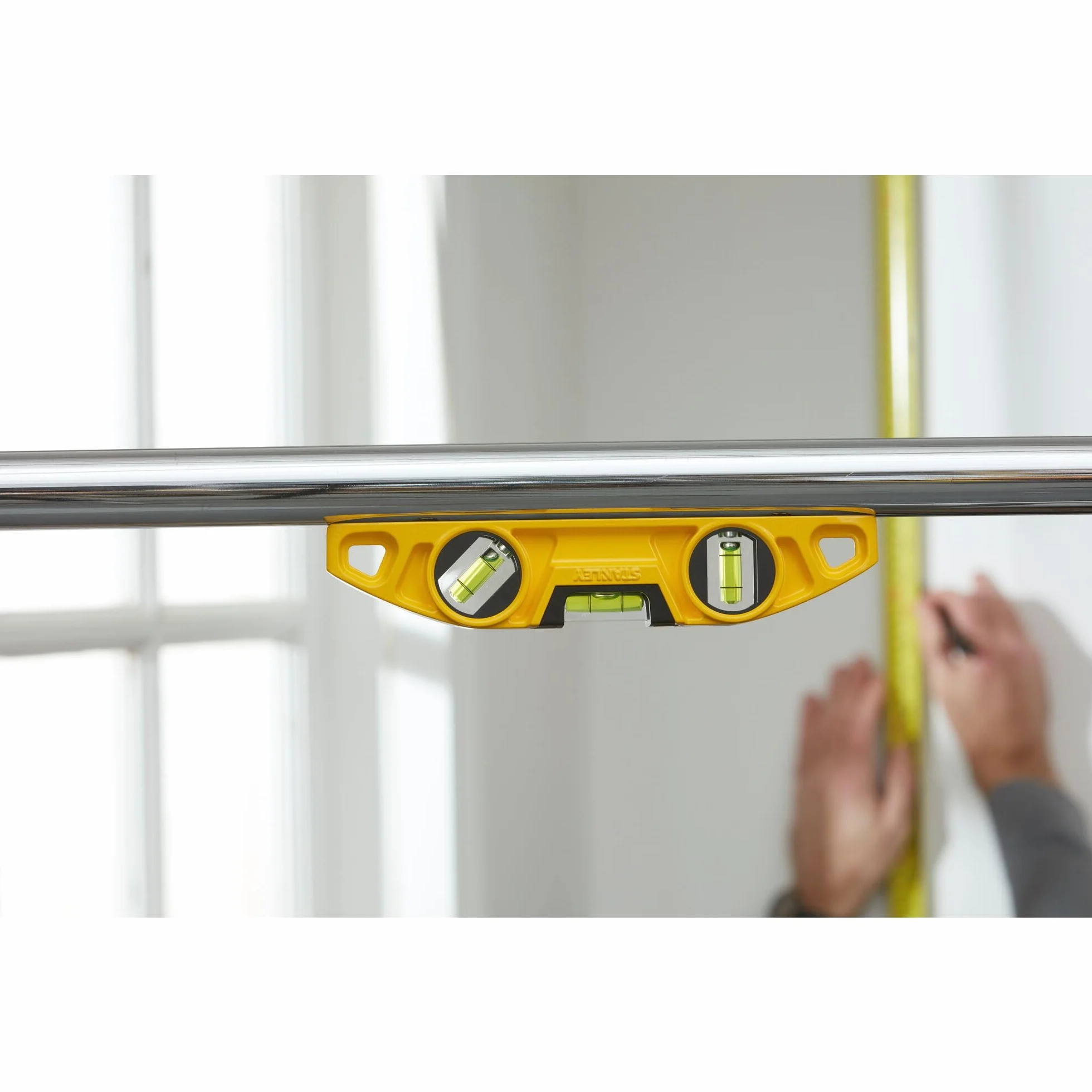 STANLEY FATMAX Nivel Torpedo magnético, Longitud 22 cm, cuerpo de aluminio, 3 burbujas, precisión de 0.5 mm/m, base magnética en V para tubos, 0-43-603