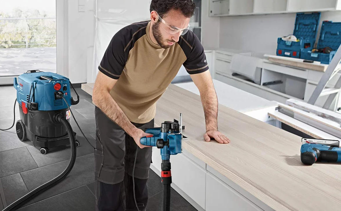 Bosch Professional 18V System GHO 18 V-LI - Cepillo a batería (14000 rpm, profundidad hasta 1,6 mm, sin batería, en caja)
