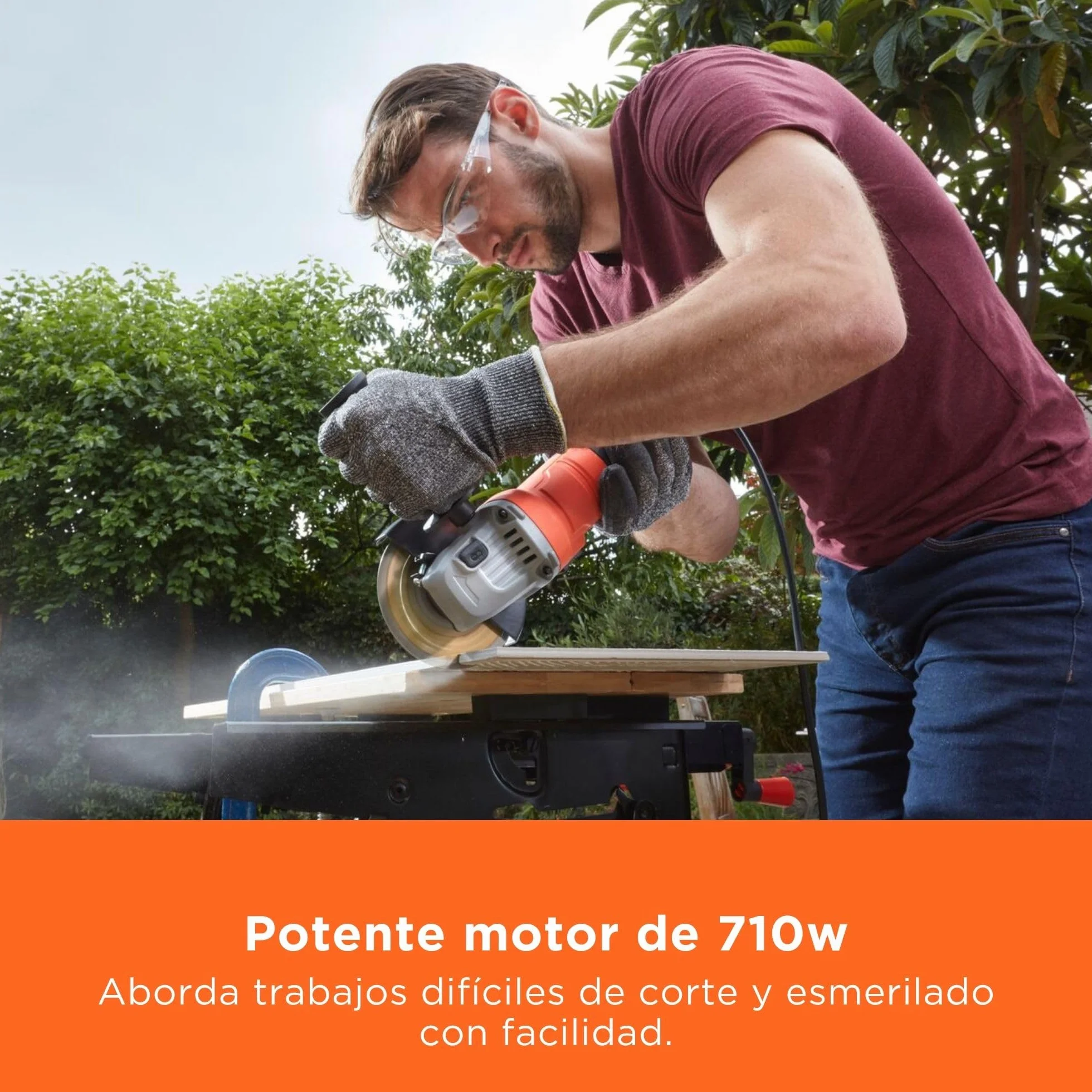 BLACK+DECKER Amoladora angular compacta con cable de 15mm 710W, BEG010-QS,