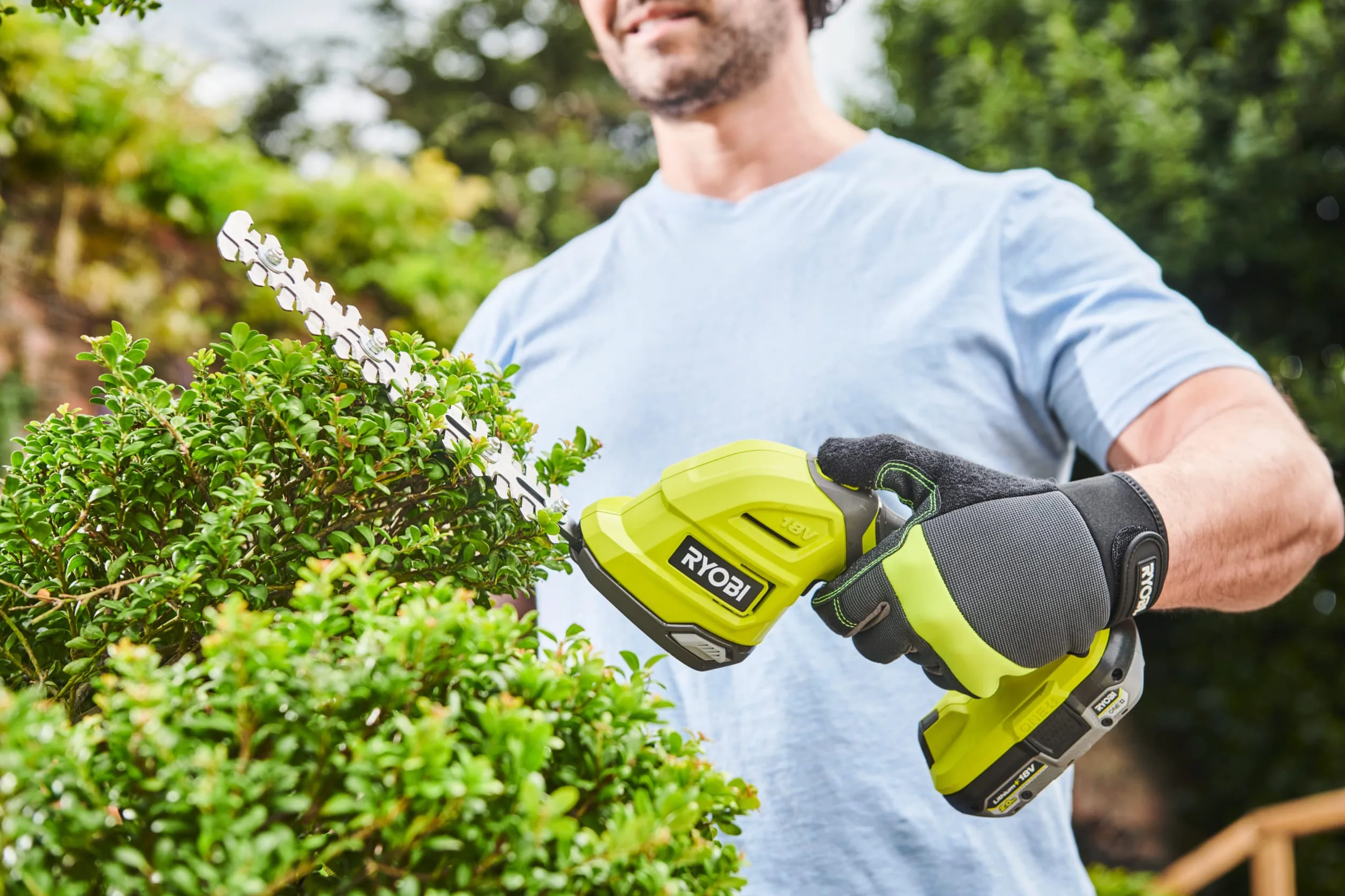 RYOBI - Tijeras Cortacésped Arreglasetos 18V One+ 20cm, Peso 1,0 kg, Inalámbrico - Capacidad de Corte 8 mm - Ramas Finas, Plantas Pequeñas y Ornamentos - Sin Batería ni Cargador - RY18GSA-0