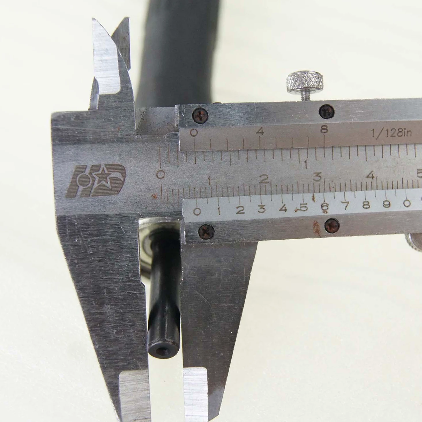 KATSU Eje de Extensión de Taladro Flexible con Portabrocas de Llave de 10mm, 55" de Largo, Adaptador de Accesorio de Herramienta Rotativa de Mini Amoladora Multiusos 105045