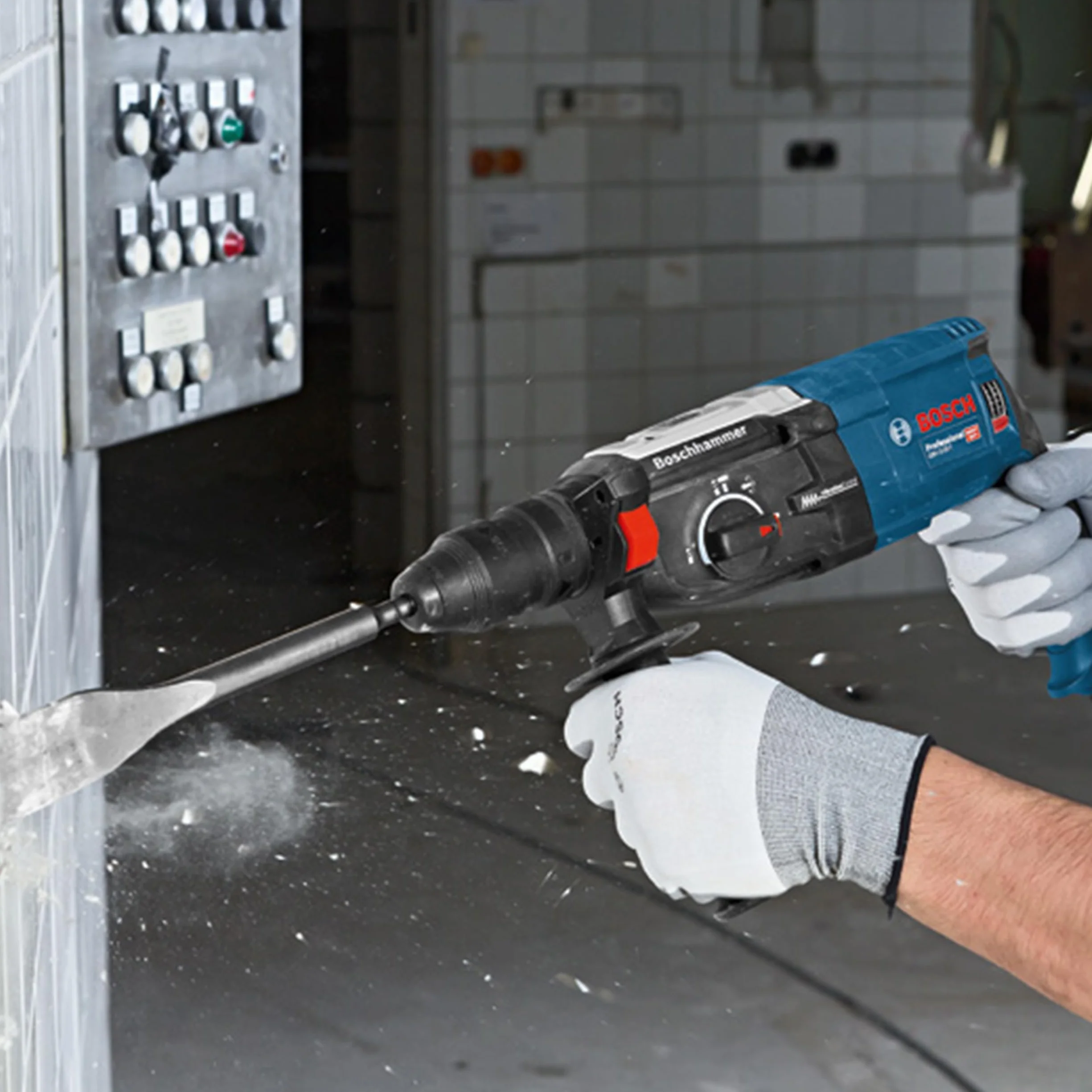 Bosch Professional martillo perforador GBH 2-28 F (potencia 880 W, Ø máx. de perforación en hormigón: 28 mm, incl. set de 6 cinceles, SDS plus, L-Case) - Set exclusivo de Amazon