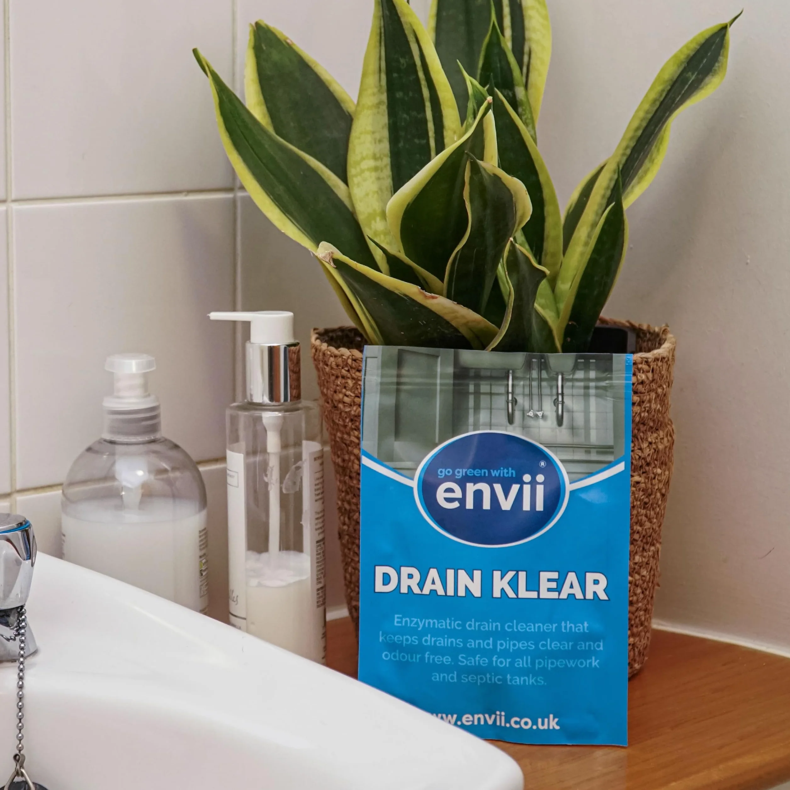 envii Drain Klear - Limpiador de desagües enzimático natural, desatascador fuerte de fregadero de cocina para tuberías, elimina el olor y limpia los desagües obstruidos, seguro para tanques sépticos