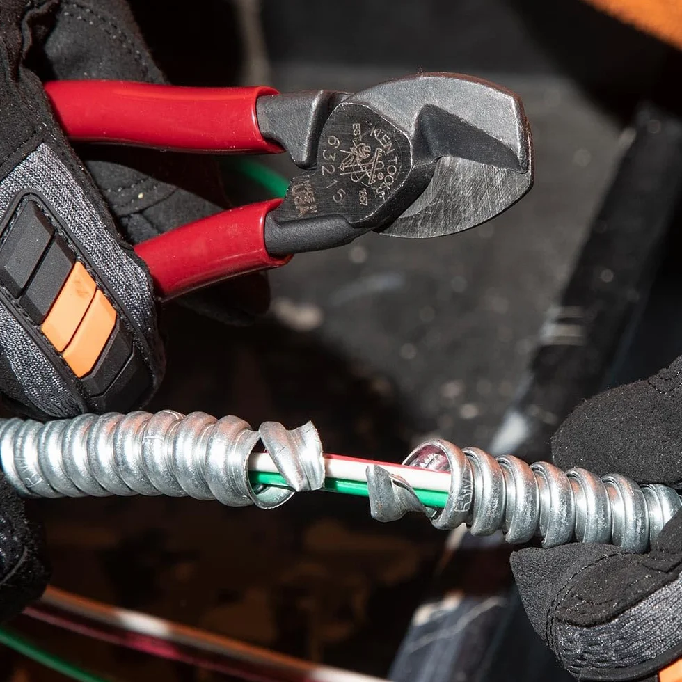 Klein Tools 63215 - Cortacables, fabricado en Estados Unidos, compacto, alto apalancamiento, forjado de acero fabricado en Estados Unidos, ideal para cortar cables de aluminio y cobre