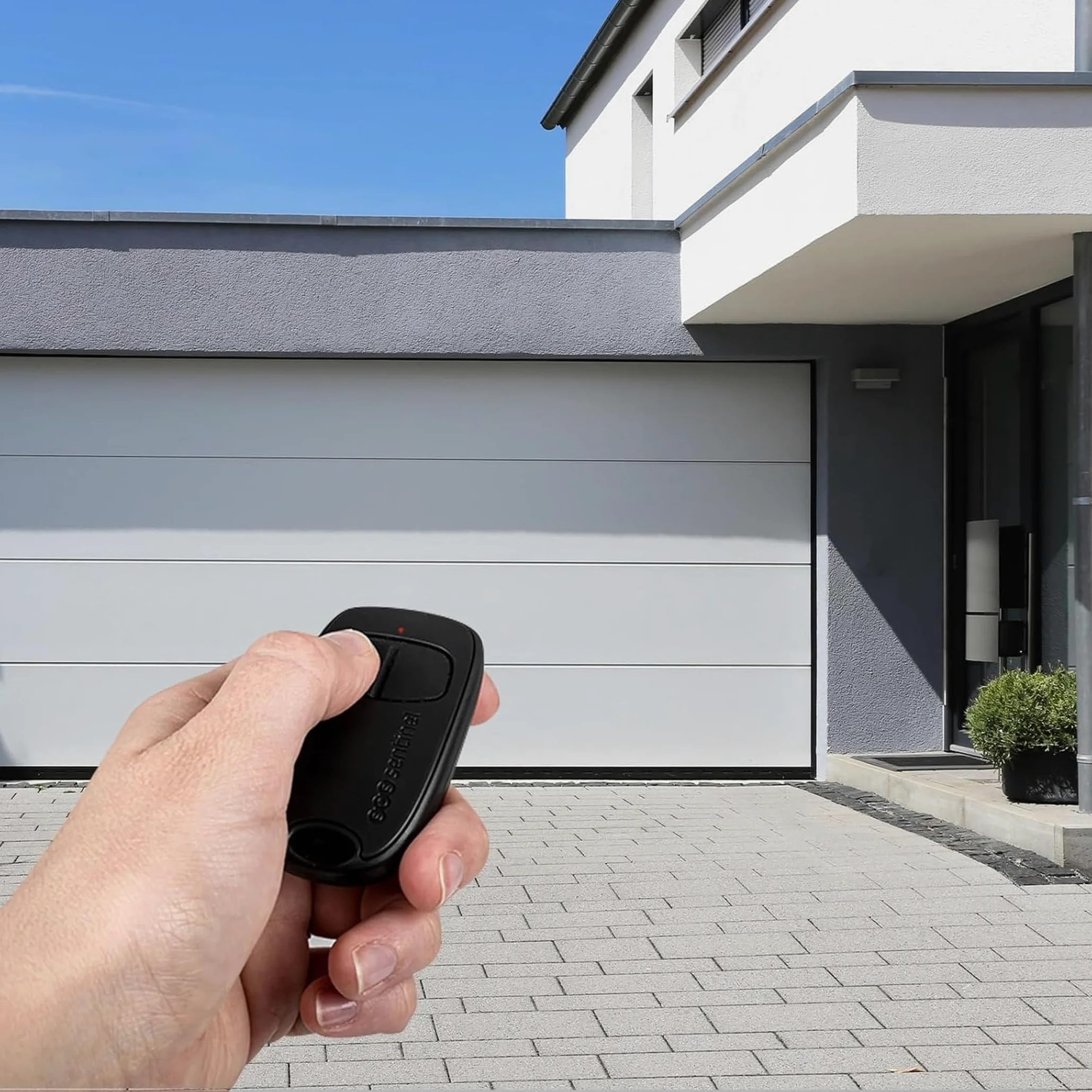SCS Sentinel Mando a distancia SimplyControl de 2 canales – Código variable, seguridad mejorada – Alcance de 40 m – Diseño compacto negro – Accesorio para apertura de puertas – AAM0128