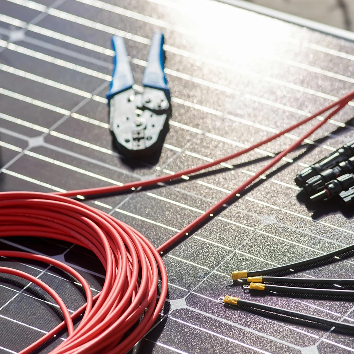 Cable Solar Premium 6mm² Negro Flexible, Fotovoltaico, Resistente a los Rayos UV, para Paneles Solares, Inversores y Controladores de Carga (Negro, 40m)