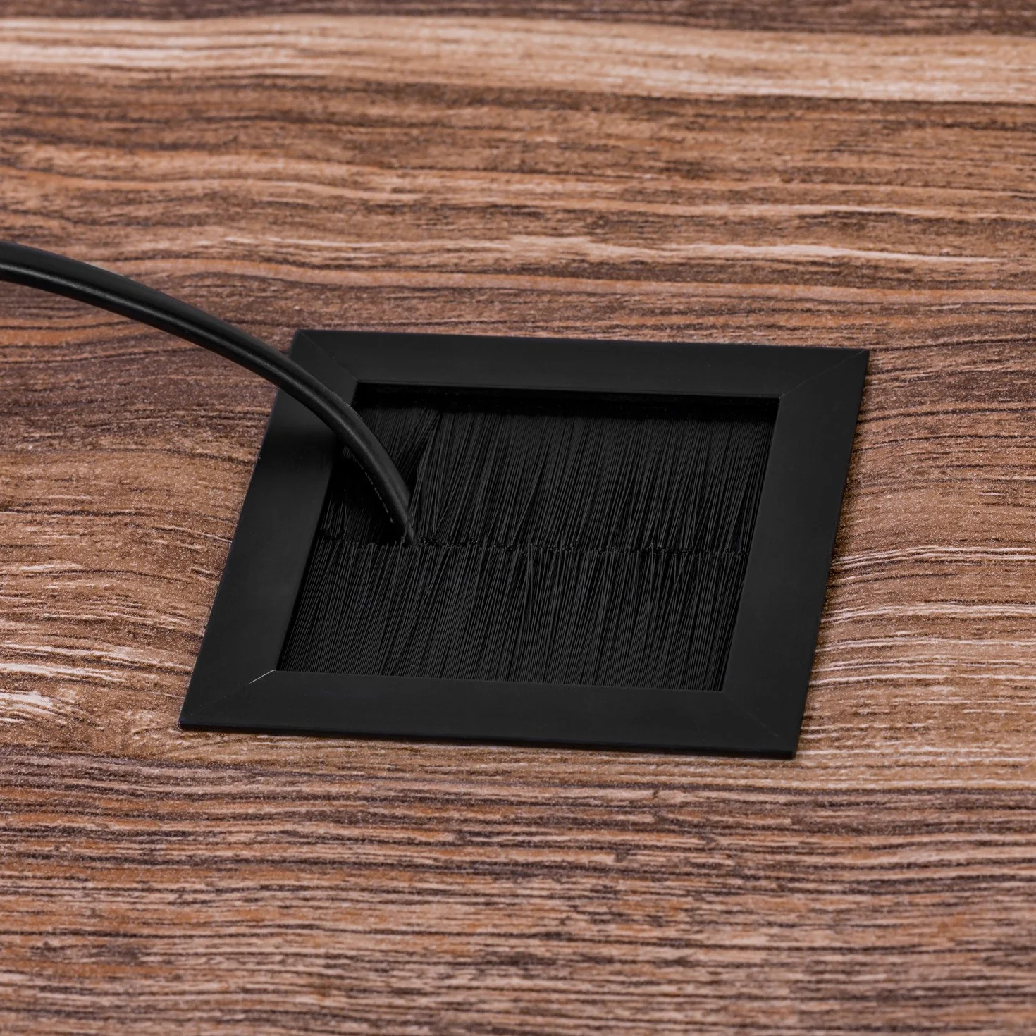 Gedotec Salida de Cable Salida de Cable de Escritorio Exit Cuadrado con Sello de Cepillo | Aluminio Negro Mate | Toma de Cable a presión | 69 x 69 x 25 mm | pasacables de Mesa de Oficina -1 Pieza
