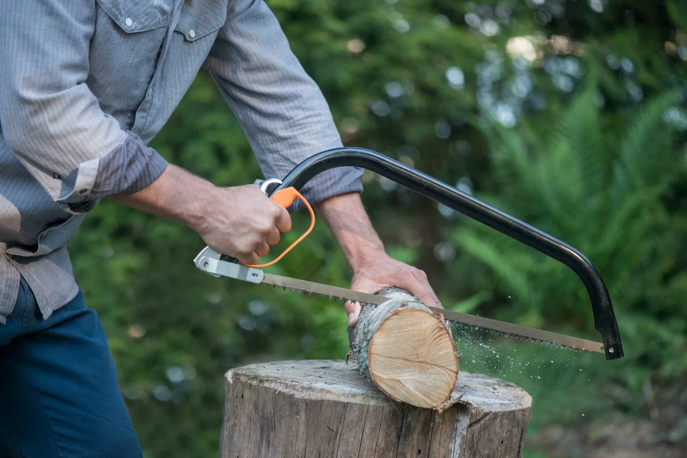 Fiskars Sierra de arco para madera verde, Cuchilla fija, 70 cm, Acero, Negro/Naranja, SW31